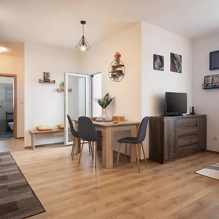 Apartment Little Gallery **** Rovinj Exterior photo