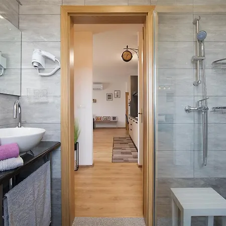 Apartment Little Gallery **** Rovinj Exterior photo